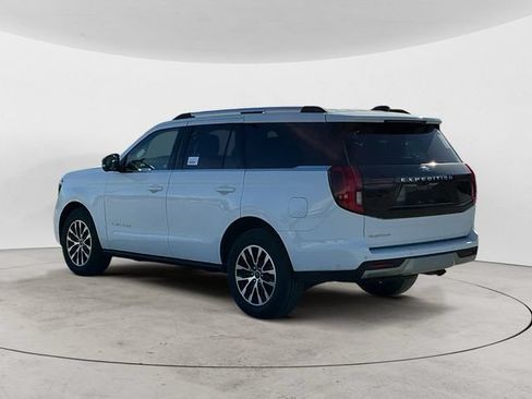 Certified 2025 Ford Expedition Platinum AWD/4WD image 3