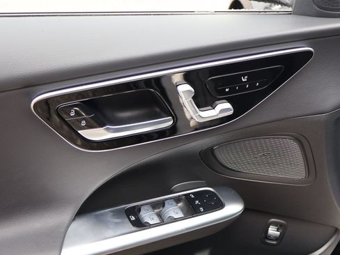 Used 2025 Mercedes-Benz C 300 4MATIC Sedan image 23