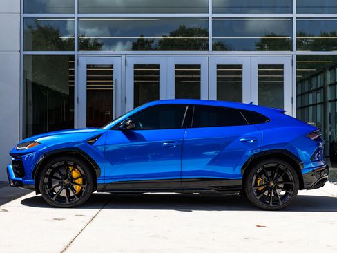 Used 2022 Lamborghini Urus image 16
