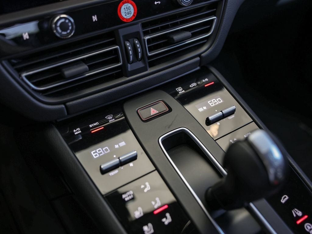 Certified 2026 Porsche Macan AWD/4WD image 25