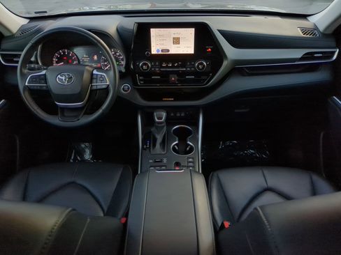 Used 2024 Toyota Highlander XLE image 28
