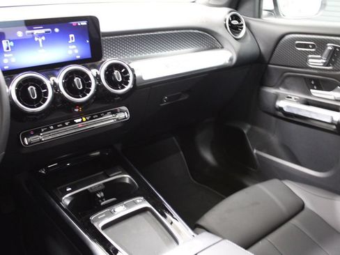 Certified 2026 Mercedes-Benz GLB 250 4MATIC image 19