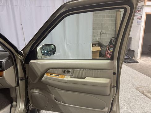 Used 2002 INFINITI QX4 Luxury image 18