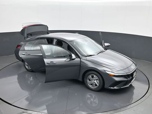 New 2026 Hyundai Elantra SE image 29