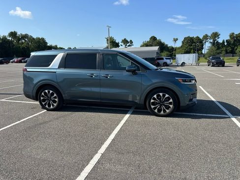 Certified 2024 Kia Carnival EX FWD image 3