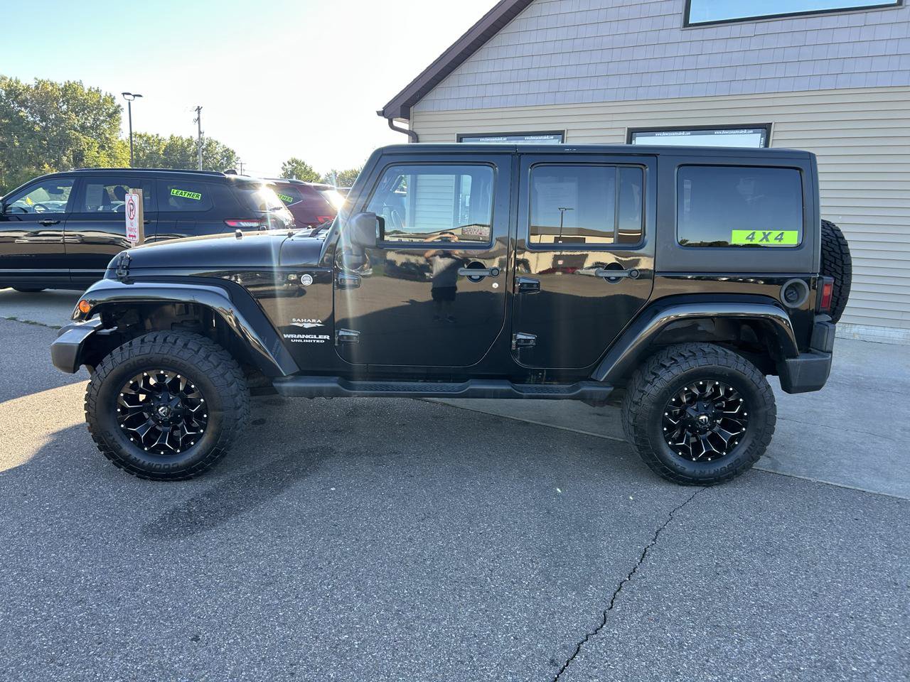 Used 2014 Jeep Wrangler Unlimited Sahara w/ Dual Top Group AWD/4WD image 8