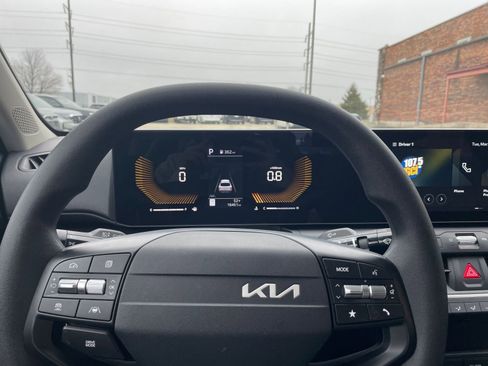 Used 2025 Kia K4 LXS image 34