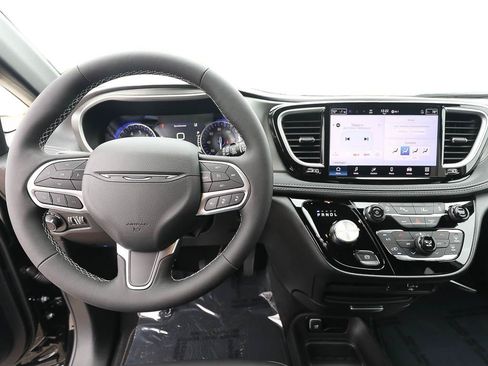 New 2027 Chrysler Pacifica Select AWD/4WD image 11