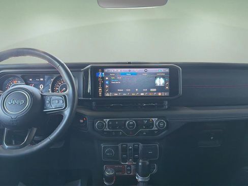 Used 2024 Jeep Wrangler Unlimited Rubicon w/ Technology Group image 7