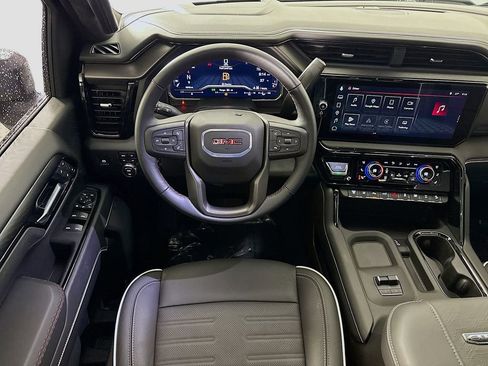 Used 2025 GMC Sierra 2500 AT4X image 27