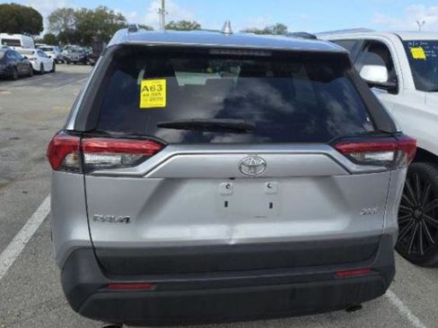 Used 2020 Toyota RAV4 XLE image 6