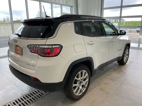 Used 2025 Jeep Compass Limited AWD/4WD image 5