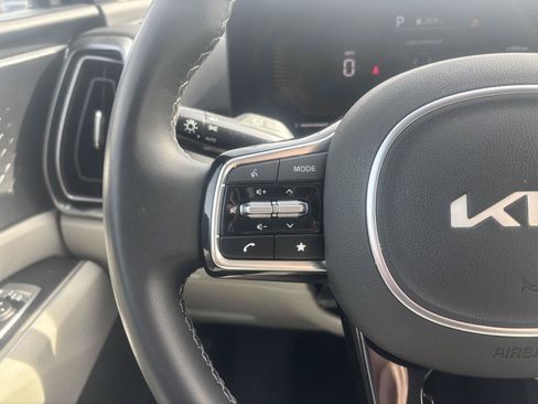 Used 2025 Kia Sorento S FWD image 13