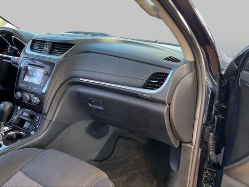 Used 2017 Chevrolet Traverse LT FWD image 18
