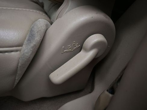 Used 2011 Nissan Armada Platinum w/ 2nd Row Captain Seat Pkg image 29