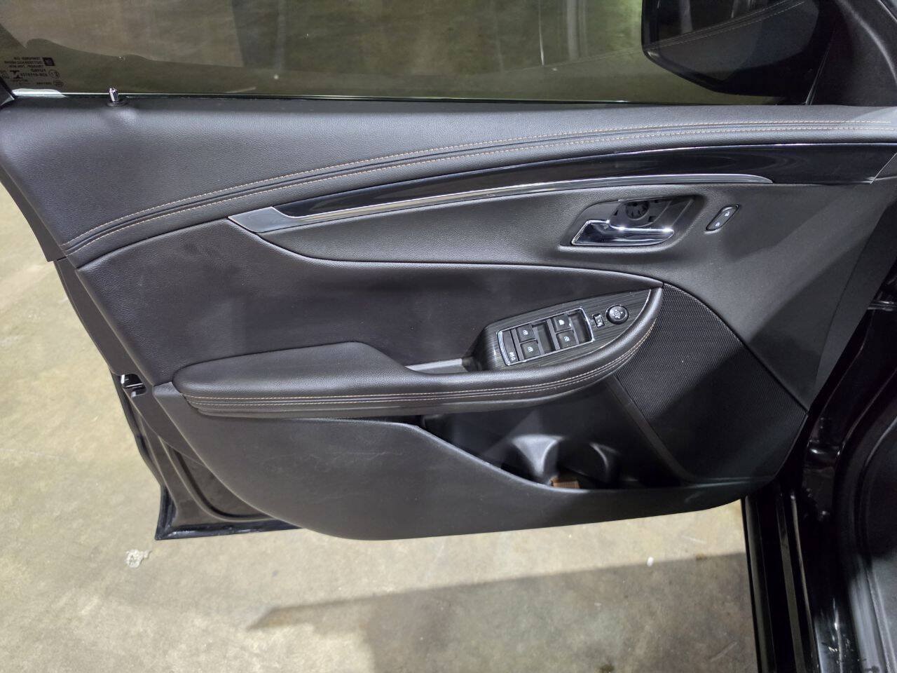 Used 2019 Chevrolet Impala LT FWD image 23