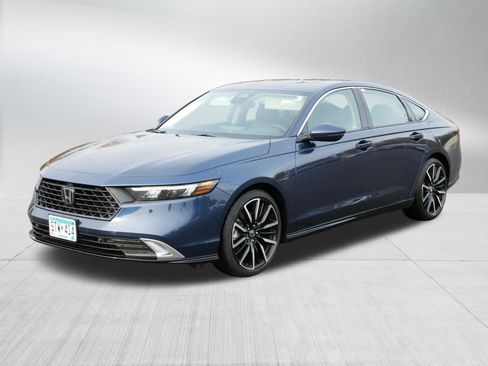 Certified 2025 Honda Accord Touring image 3