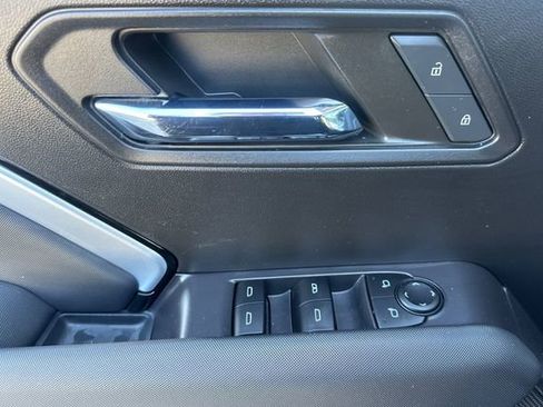 Used 2024 Chevrolet Colorado Z71 w/ Z71 Convenience Package 2 image 11