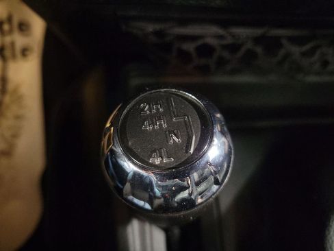 Used 2018 Jeep Wrangler Unlimited Sport w/ Connectivity Group image 16