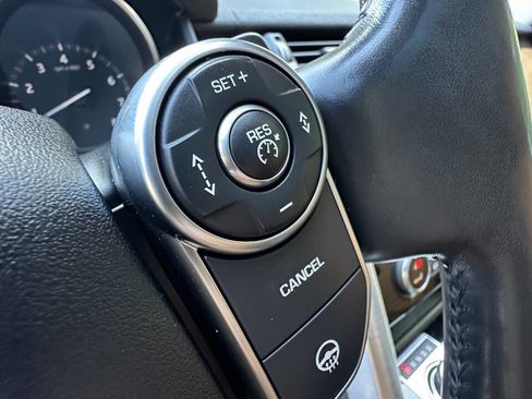 Used 2017 Land Rover Discovery HSE Luxury image 31