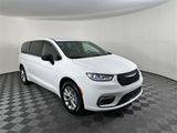 New 2025 Chrysler Pacifica Select image 3