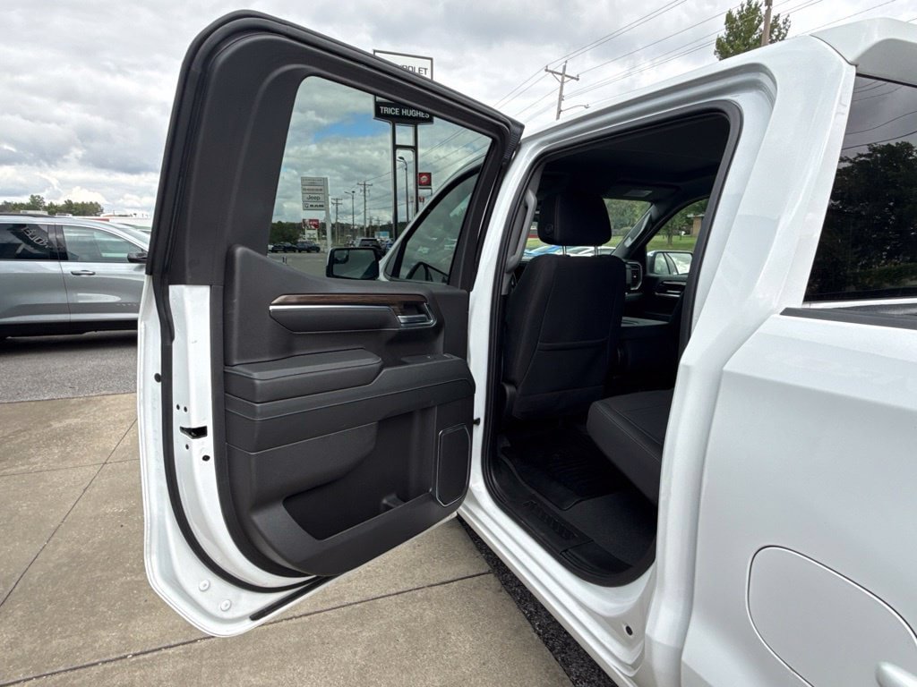Used 2024 Chevrolet Silverado 1500 LT AWD/4WD image 11