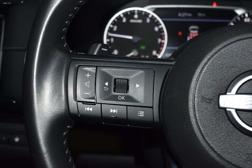 Used 2025 Nissan Pathfinder SV AWD/4WD image 7