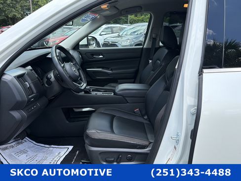Used 2023 Nissan Pathfinder SL FWD image 11