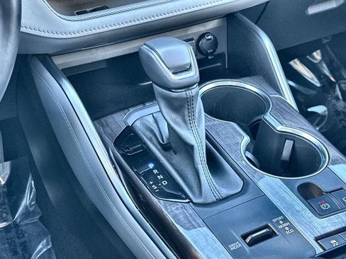 Used 2021 Toyota Highlander Platinum image 18