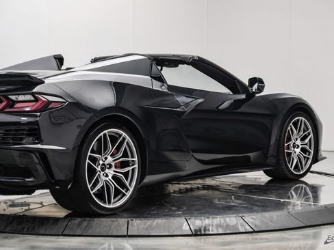 Used 2024 Chevrolet Corvette Z06 RWD image 25
