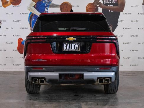 Used 2025 Chevrolet Traverse LT image 23