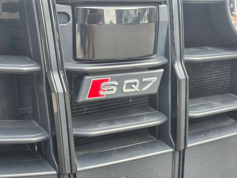 Used 2022 Audi SQ7 Prestige AWD/4WD image 3