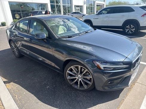 Used 2021 Volvo S60 T6 Momentum w/ Premium Package AWD/4WD image 13
