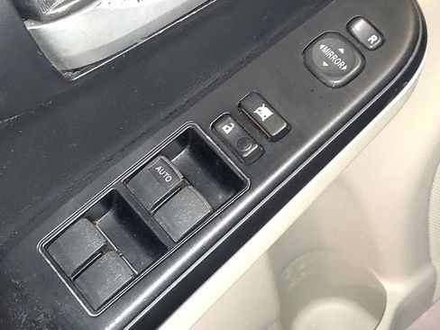 Used 2014 Toyota Camry L image 27