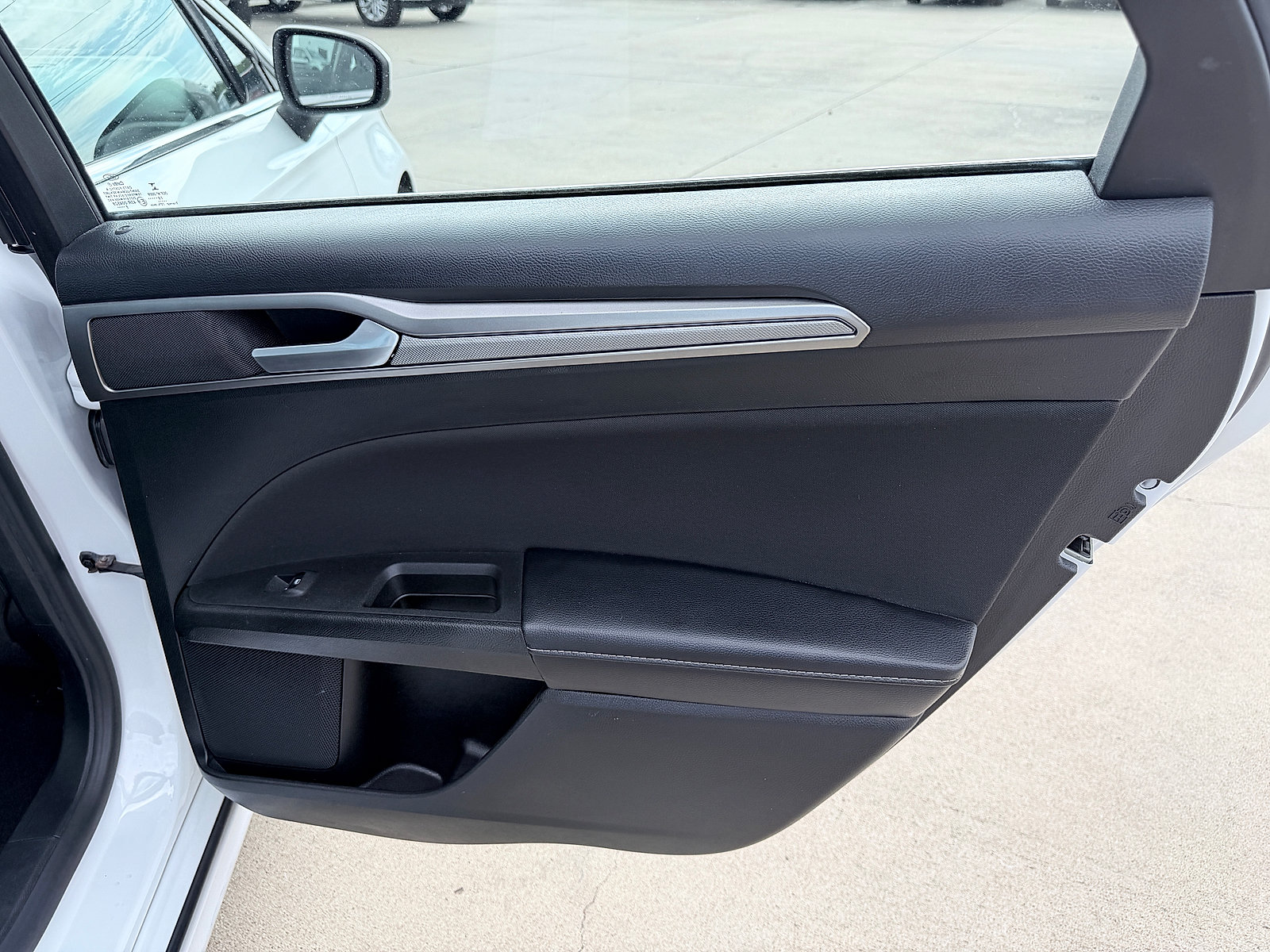 Used 2019 Ford Fusion SE FWD image 16