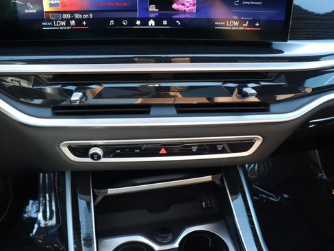 Used 2025 BMW X7 M60i w/ Executive Package image 26