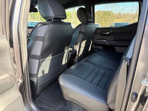 Used 2019 Toyota Tacoma TRD Off-Road image 25