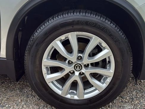 Used 2018 Nissan Rogue SV w/ Sun & Sound Touring Package image 35