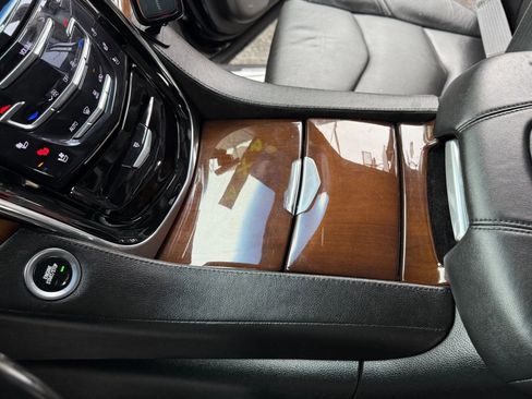 Used 2018 Cadillac Escalade Luxury AWD/4WD image 10
