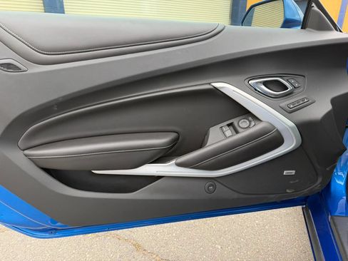 Used 2018 Chevrolet Camaro SS RWD image 9