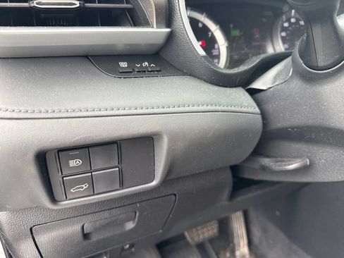Used 2022 Toyota Highlander XLE AWD/4WD image 14