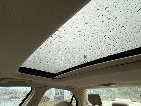 Used 2011 Lincoln MKZ image 11