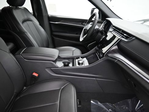 New 2025 Jeep Grand Cherokee Limited w/ Luxury Tech Group II image 16