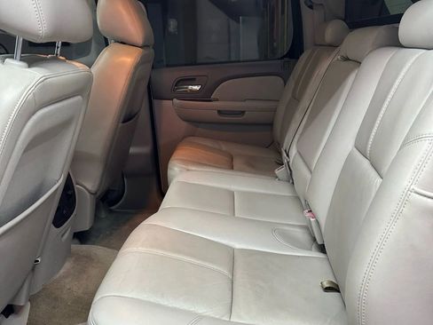 Used 2011 Chevrolet Avalanche LT image 21