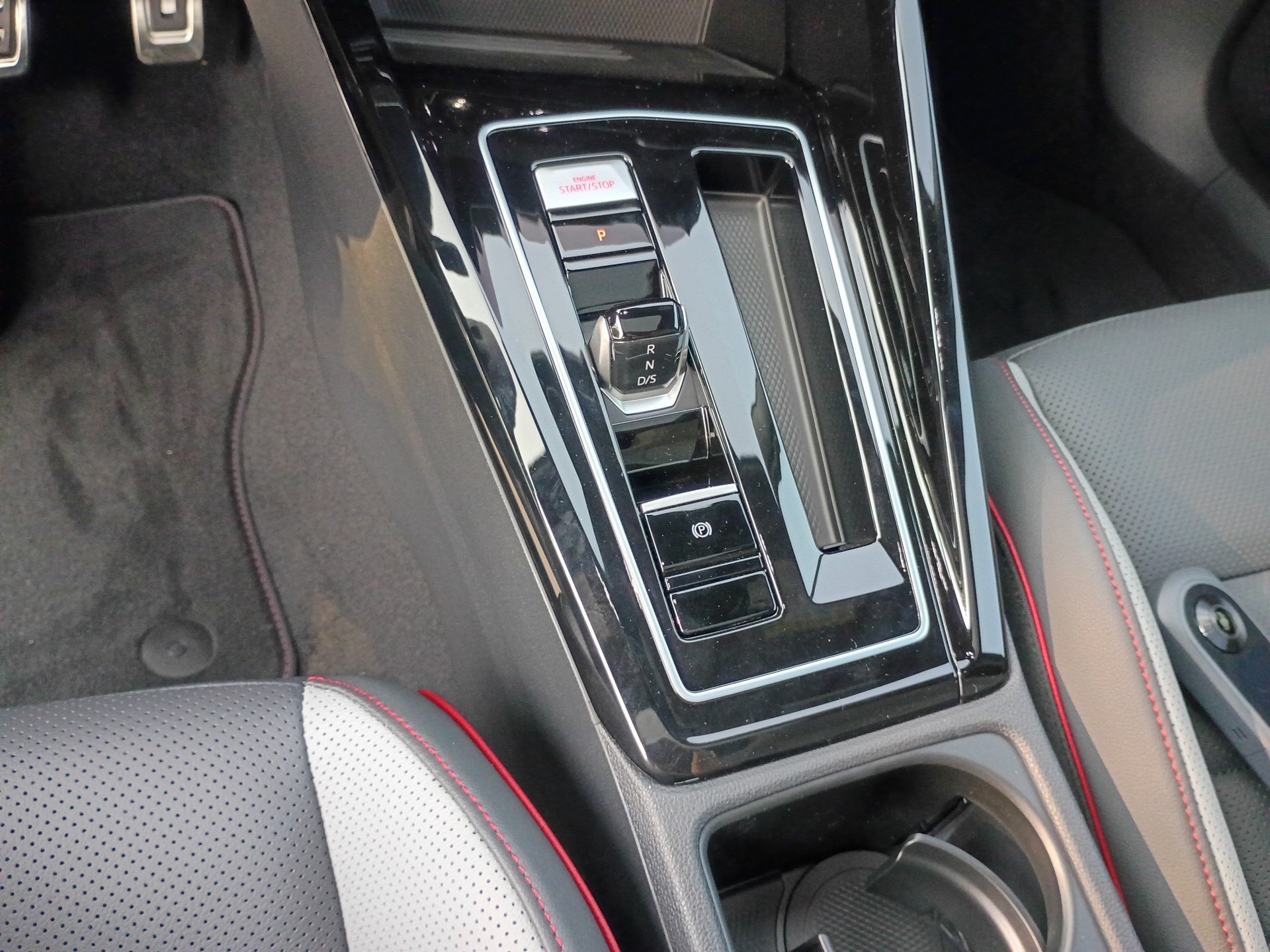 New 2026 Volkswagen GTI SE FWD image 23