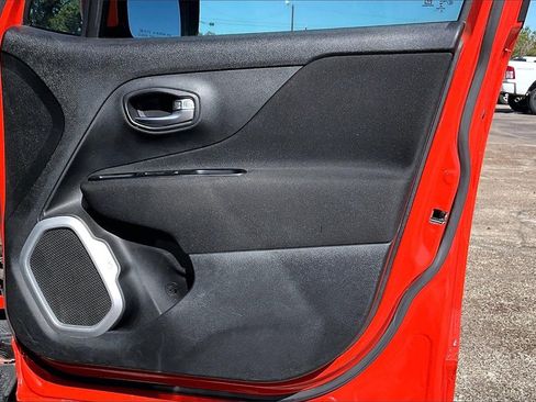 Used 2021 Jeep Renegade Latitude image 29