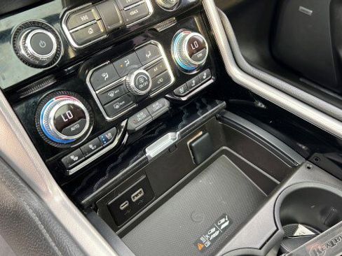 Used 2022 GMC Yukon Denali image 30