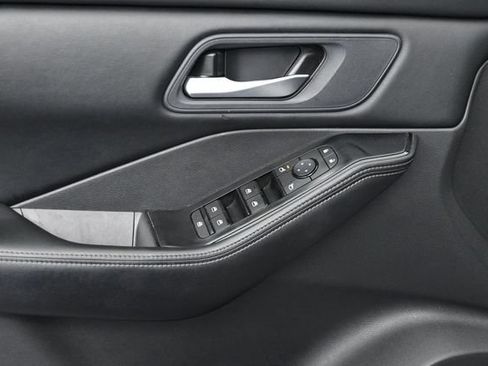 Used 2025 Nissan Rogue SV FWD image 18
