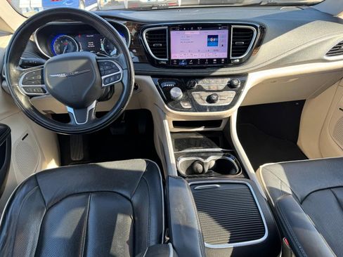 Used 2022 Chrysler Pacifica Limited image 13