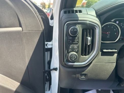 Used 2022 Chevrolet Silverado 1500 High Country w/ Technology Package AWD/4WD image 18